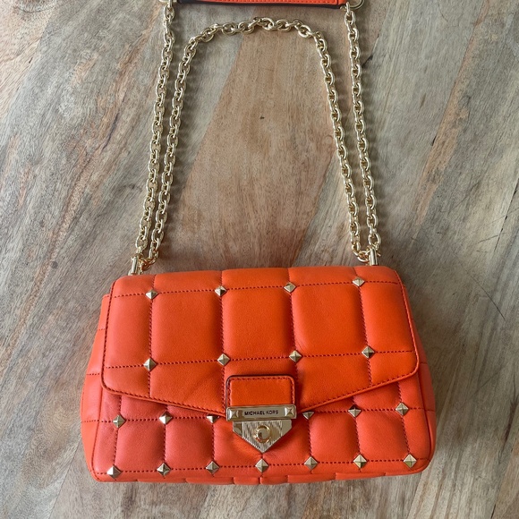 Michael Kors NWT SoHo Shoulder Bag in Clementine - Picture 1 of 13